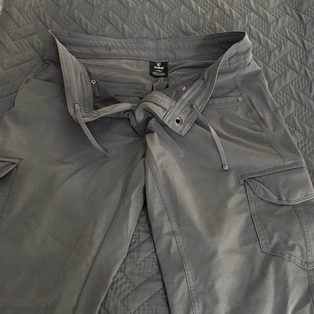 Kuhl hiking pants size 4 Reg. Draw string waist. Lots of pockets!